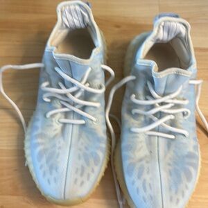 Yeeze 350 men’s size 8